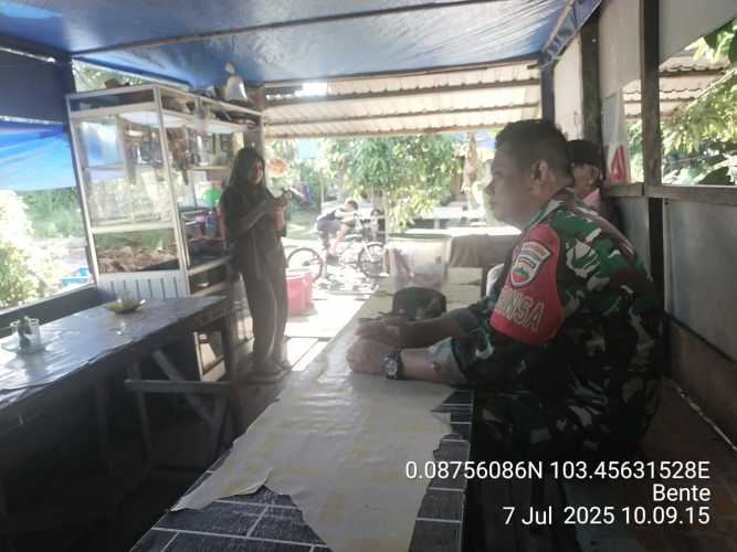 Babinsa Kopda Hendri Mendukung Dukops Binter di Desa Bente