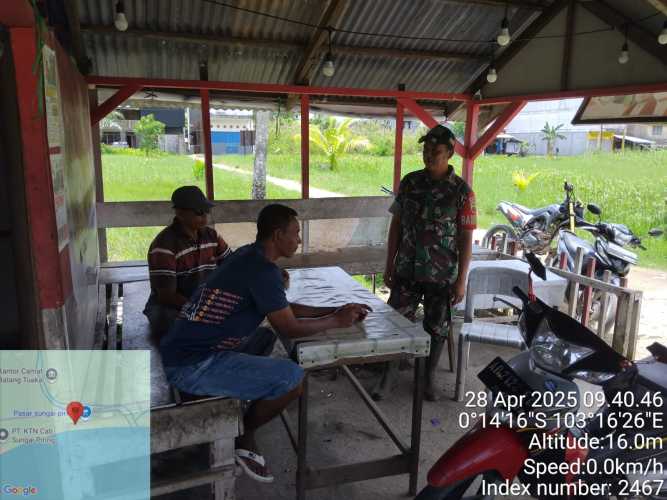 Babinsa Koramil 12/Btk Sertu Januar Effendi Wujudkan Kampung Pancasila yang Aman dan Tertib