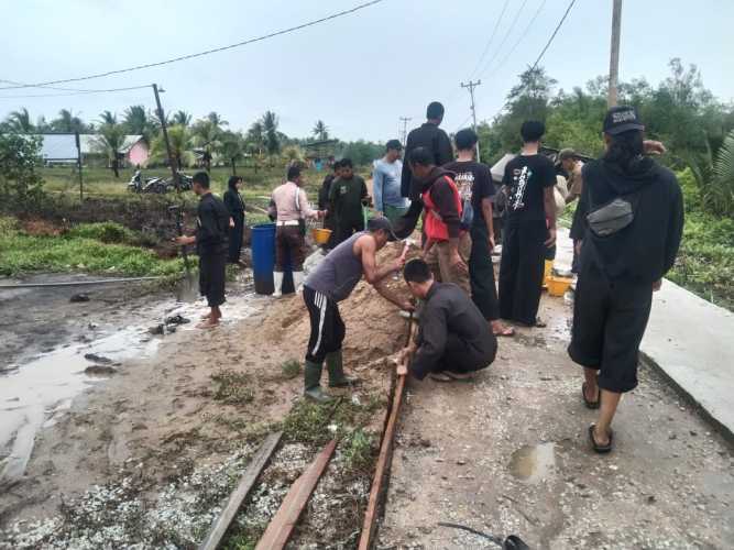 Babinsa Bersama Komunitas PSHT Laksanakan Bulan Bakti HUT Korem 031/WB