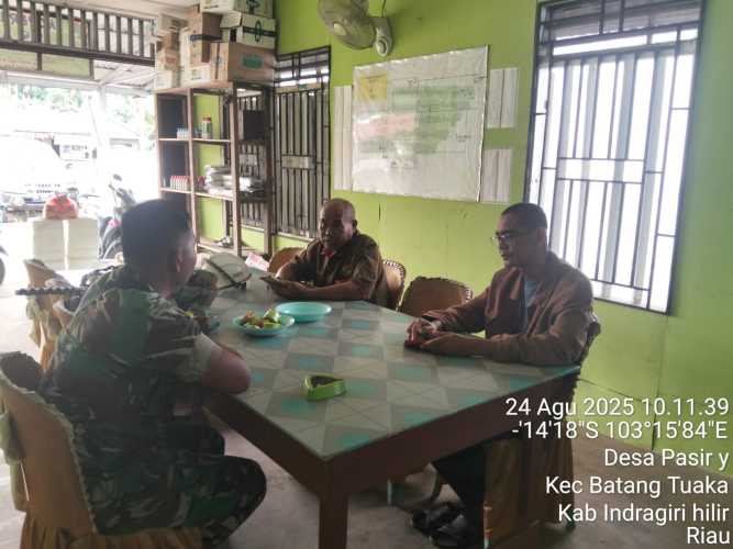 Babinsa Batang Tuaka Mendengarkan Kesulitan Warga