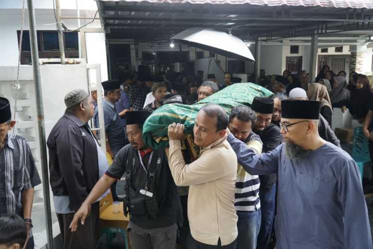 Ketua PWI Pusat dan Sekdaprov Riau Ikut Lepas Jenazah, Sebut Zulmansyah Tokoh Pers Nasional