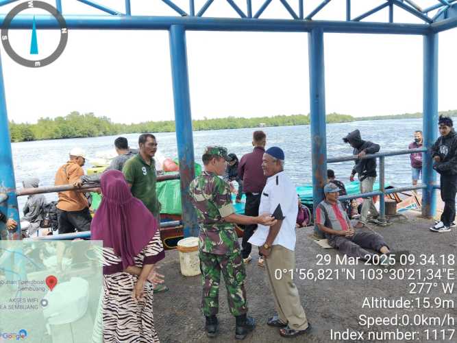 Babinsa Serma H. Situmorang Jalin Silaturahmi dan Himbau Keamanan di Pelabuhan Bod Sembuang Mandah