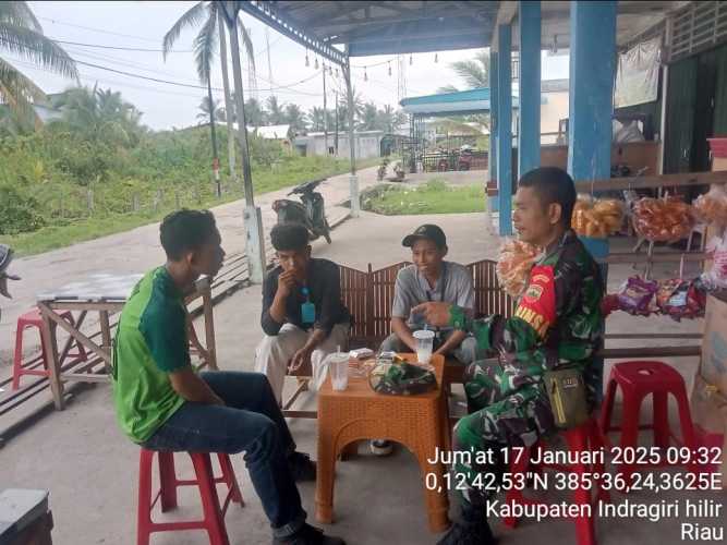 Lewat Ngopi Pagi Bersama, Babinsa Pulau Burung Eratkan Silaturahmi