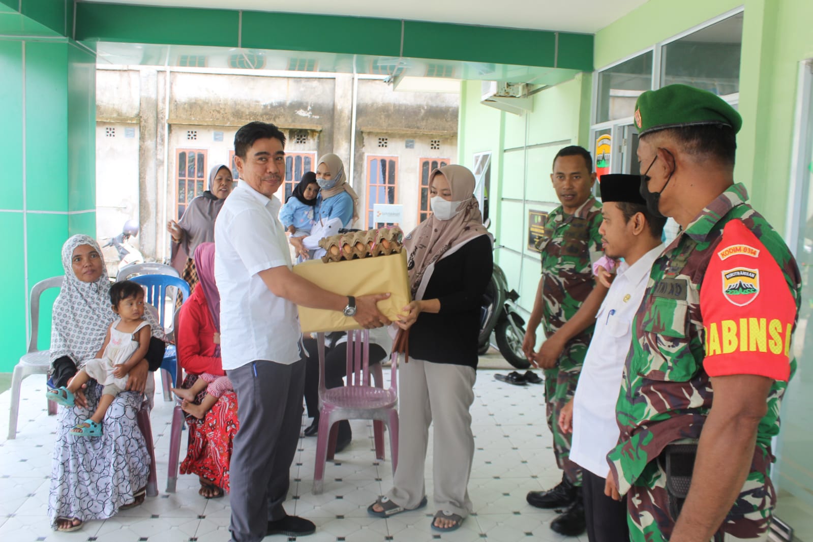 Koramil 01/Tembilahan Undang Pengurus Stanting Kecamatan Serahkan Bantuan