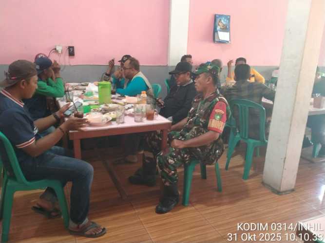 Babinsa Sialang Panjang Ingatkan Aparat Desa Tentang Tugas dan Tanggung Jawab Pelayanan Masyarakat