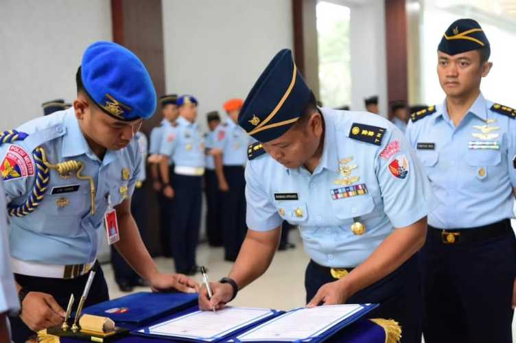 Upacara Serah Terima Kadisops Lanud Roesmin Nurjadin Pekanbaru