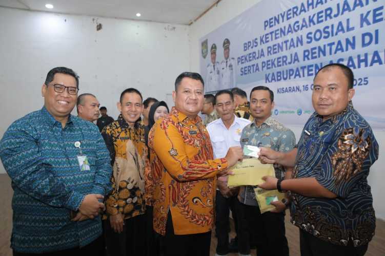 4.900 Pekerja Rentan di Asahan Terima Kartu BPJS Ketenagakerjaan dari Wakil Bupati Rianto