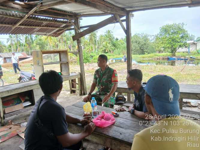 Babinsa Pulau Burung Gencar Sosialisasi Pencegahan Kebakaran Lahan demi Kelestarian Lingkungan