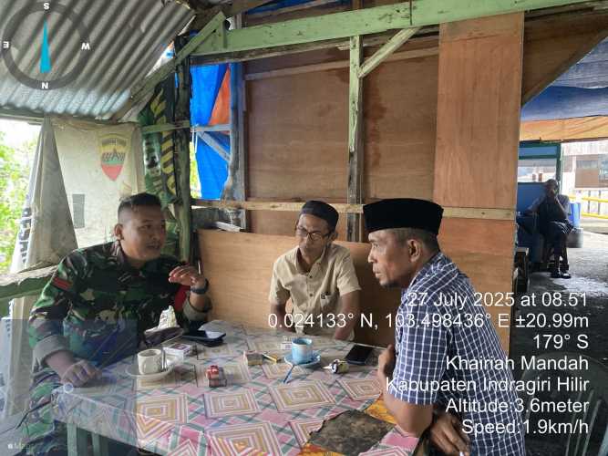 Babinsa Desa Bekawan Lakukan Komsos untuk Tingkatkan Kamtibmas
