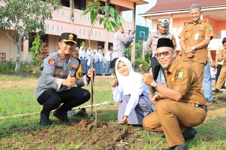 Polres Inhil Gelar Sosialisasi Green Policing dan Gerakan Gen Z Cinta Lingkungan di SMAN 2 Tembilahan