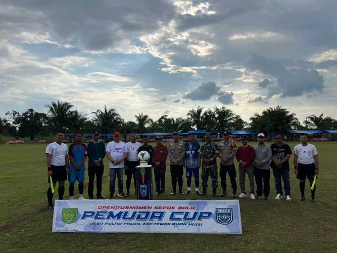 Peltu  Jaharzam Wakili Danramil 01/Tembilahan Hadiri Pembukaan Turnamen Sepak Bola Pemuda Cup Desa Pulau Palas 2025