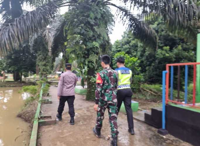 Kapolsek Kemuning Bersama Anggota Pos PAM NATARU 2023 Melaksanakan Pengecekkan di Dua Lokasi Wisata