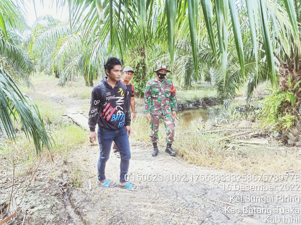 Kopda Sihabuddin Babinsa Koramil 12/Batang Tuaka Melaksanakan Patroli Lahan di Sungai Piring