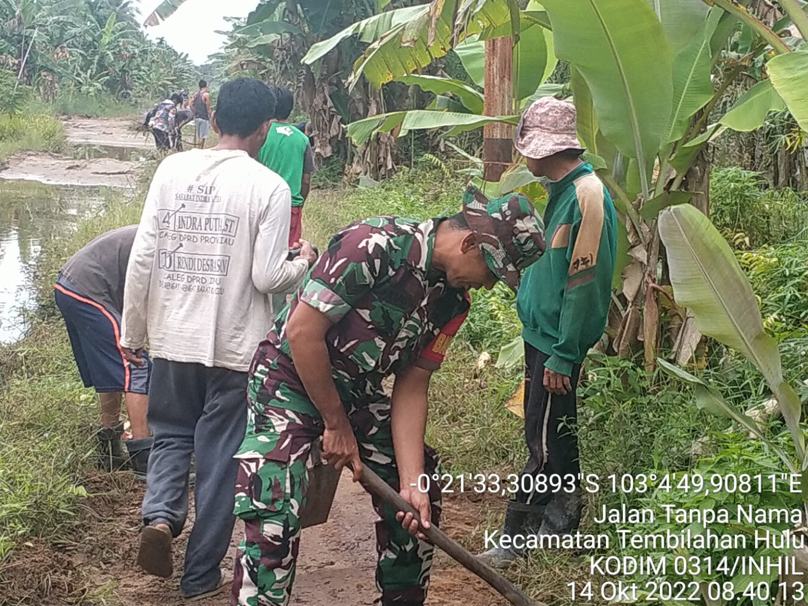 Sertu Masri Babinsa Koramil 01/Tembilahan Berikan Aksi Nyata Kepada Desa Sialang Panjang