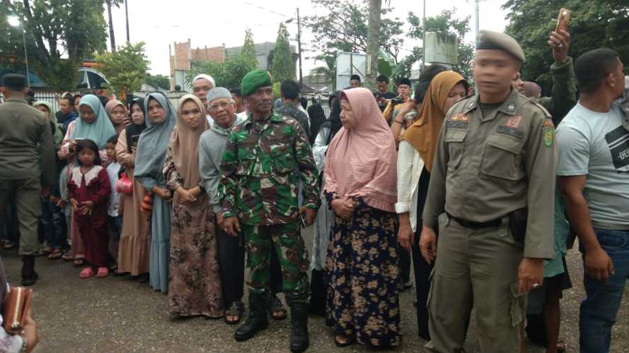 Peltu zaharjam pimpin pengamanan keberangkatan haji kab Inhil kloter II