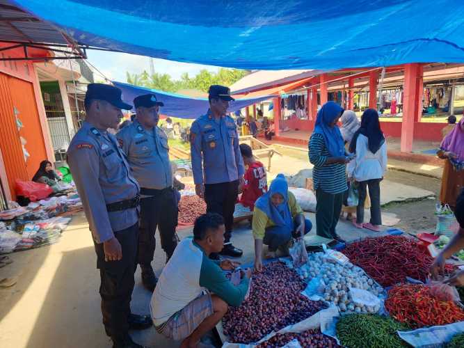 Kapolsek Kempas Bersama Personel Intensifkan Patroli Pasar, Antisipasi C3 dan Tindak Kriminalitas Lainnya.