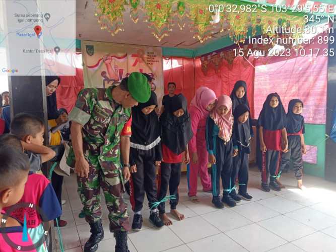 HUT RI Ke -78, Babinsa Meriahkan dengan Permainan Anak Anak