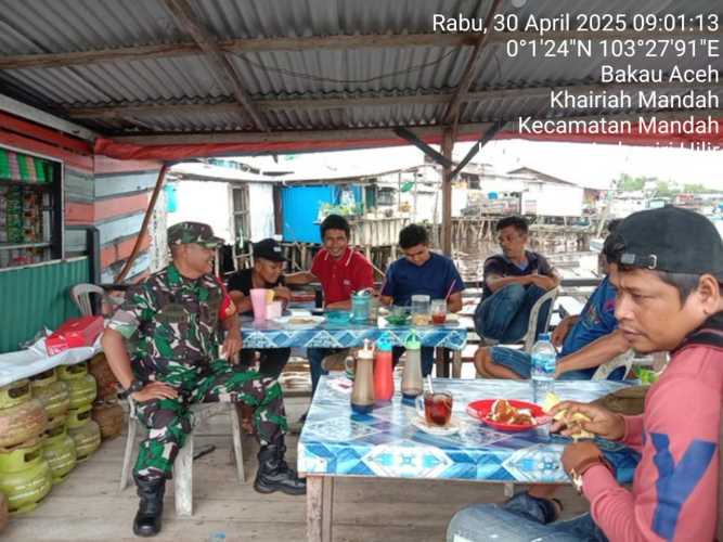 Babinsa Desa Bakau Aceh Bina Pemuda Desa agar Lebih Kreatif