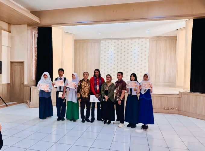 Siswi SMP Wijaya Kusuma Jakarta Utara Siap Bertarung di FLS3N Tingkat Provinsi