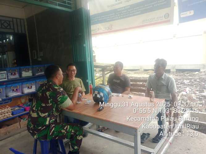 Babinsa Koramil 11/Pulau Burung Tingkatkan Komsos untuk Jaga Kamtibmas di Tengah Konflik Nasional