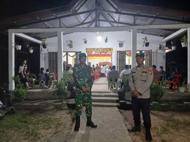Babinsa Serda Hendra Kardi Laksanakan PAM Ibadah Nataru di Gereja HKBP Betlehem Pulau Burung