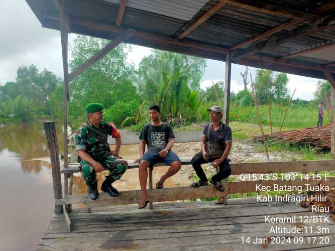 Babinsa Sambangi Warga,Perkuat Jaring Kamtibmas