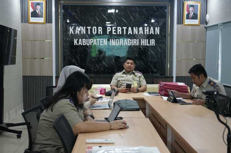 Kepala Kantor Pertanahan Kabupaten Indragiri Hilir memimpin partisipasi dalam Rapat Percepatan Sertipikasi Tanah Wakaf