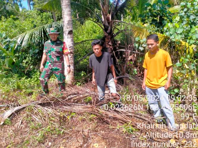 Babinsa Mandah Laksanakan Patroli Bersama Karhutlah