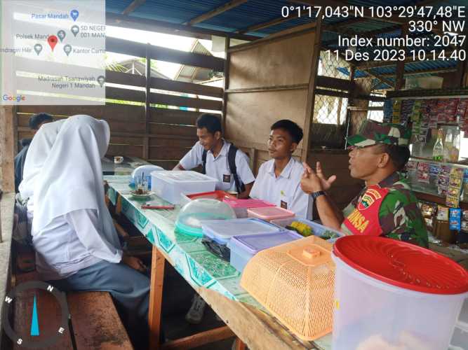 Babinsa Berikan Konseling Kepada Anak Sekolah di Luar Jam Pelajaran