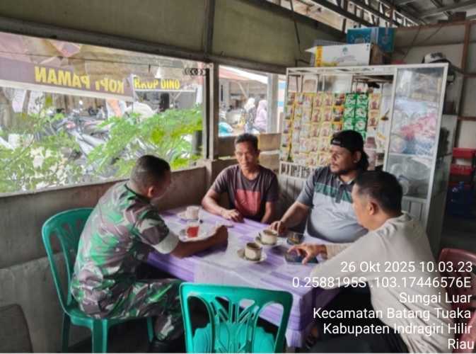 Babinsa Koramil 12/Btk Serda Syafrijon Ajak Warga Jaga Ekosistem Sungai dari Pencemaran