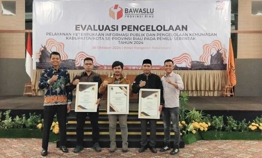 Bawaslu Inhil Terima Penghargaan Atas Keterbukaan Informasi Publik