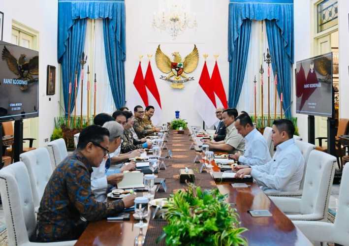 Presiden Prabowo Pimpin Rapat KSSK, Perkuat Sinergi Jaga Stabilitas Keuangan dan Kepercayaan Pasar