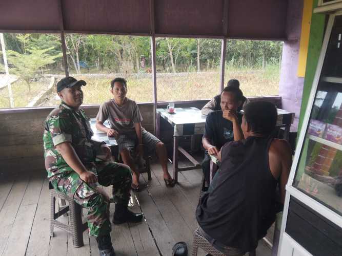 Babinsa Sungai Intan Jalin Kebersamaan dan Kenyamanan di Momen Idul Fitri