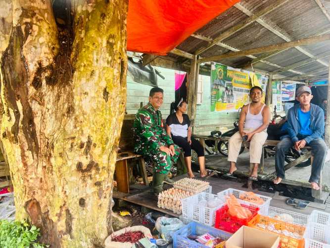 Babinsa Kopda Hendri Perkuat Jalinan Silaturahmi di Desa Bente, Inhil