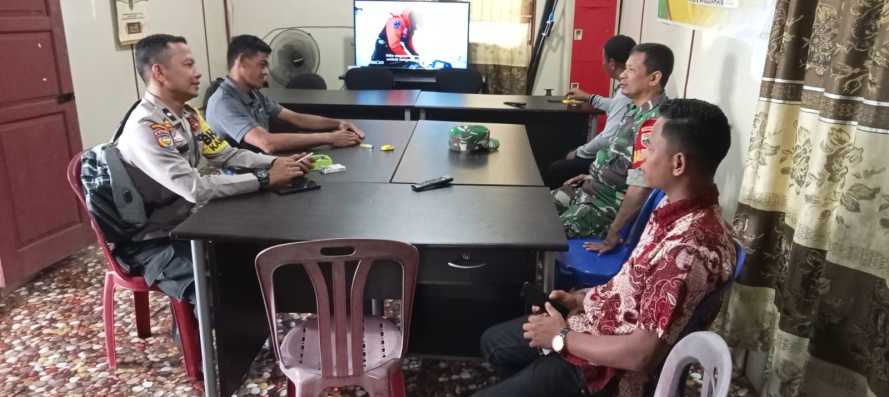 Babinsa Menjaga Soliditas dengan  Perangkat Desa di Bulan Ramadhan