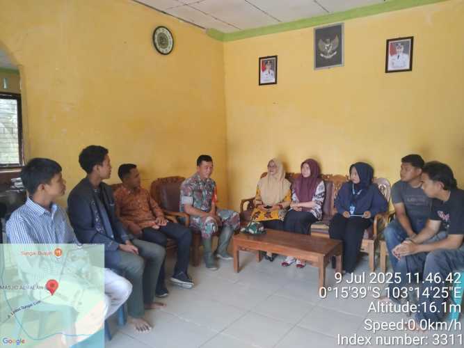 Babinsa Koramil 12/Batang Tuaka mendukung tata kelola Adminduk yang baik
