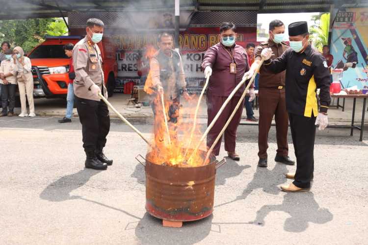 Polres Inhil Musnahkan Barang Bukti Ganja dan Sabu