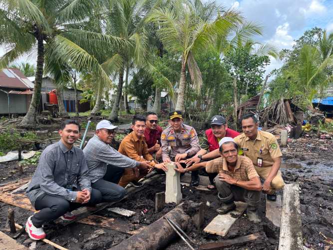 Polsek Kateman Gelar Peletakkan   Batu  Petama PProgram Bedah Rumah Dalam Rangka Hari Bhayangkara Ke-80
