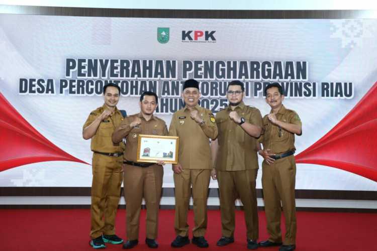 Galeri Bupati Inhil Menghadiri Penyerahan Penghargaan Desa Percontohan Antikorupsi Provinsi Riau Tahun 2025