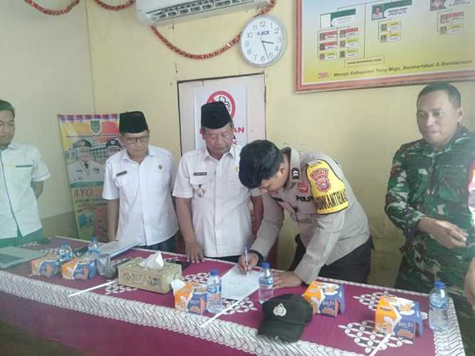 Kopda Komarudin Hadiri  Rapat Kelurahan Tembilahan Kota