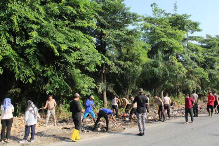 Jajaran Poresta Pekanbaru, melaksanakan Pembersihan Sampah Secara Serentak