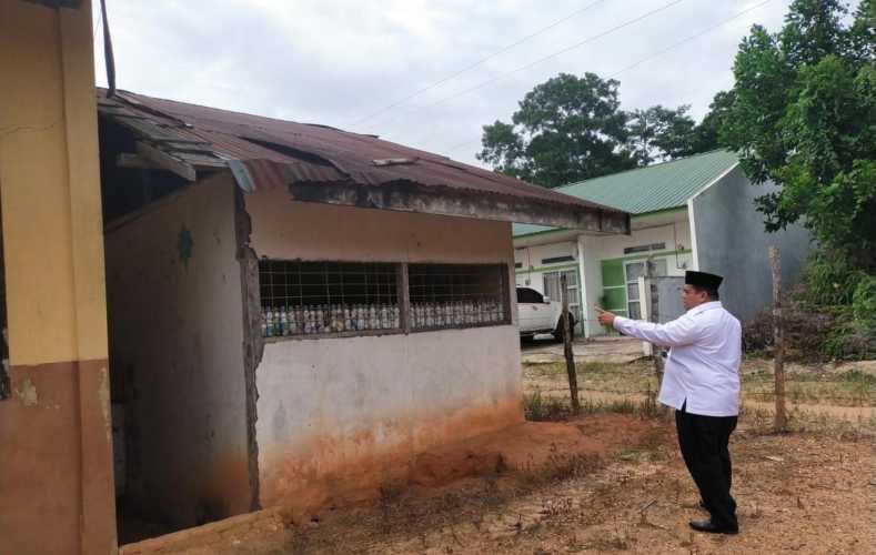 Tanpa Protokoler, Ketua DPRD Inhu Sambangi TK Islam Pematang Reba dan Biayai Perbaikan Ruang Guru