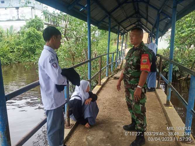 Babinsa Sampaikan Nasehat Kepada Pelajar