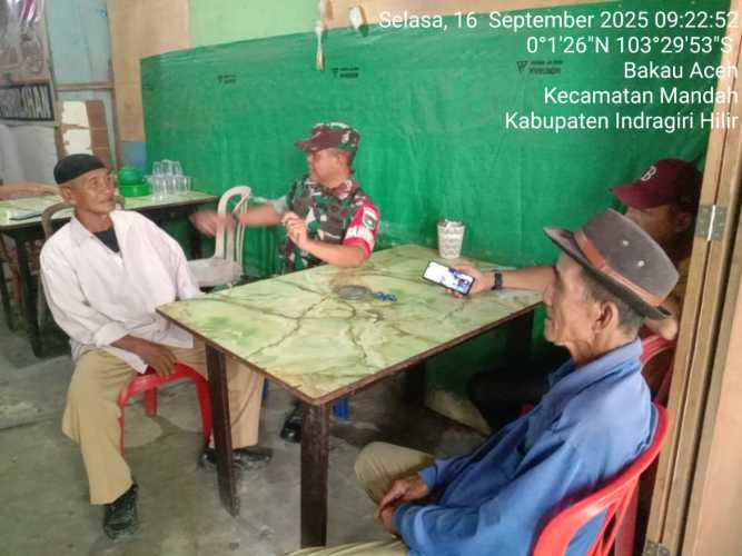 Babinsa Desa Bakau Aceh Tingkatkan Pembinaan SDM Warga Melalui Komsos