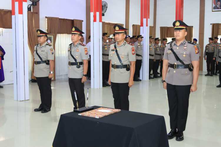 Pelantikan dan Sertijab Kabag Ren, Kapolsek Kempas, dan Kapolsek Tembilahan di Polres Indragiri Hilir Berjalan Khidmat