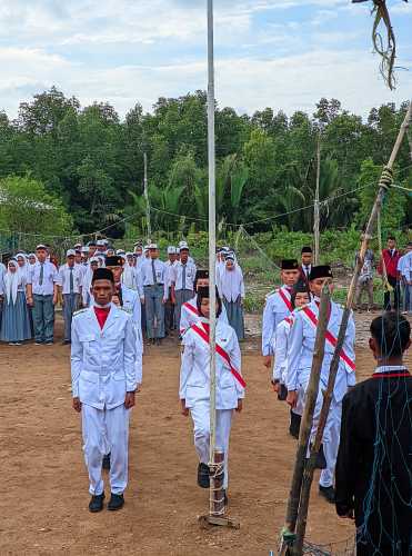 Peringati Hari Sumpah Pemuda,Pemerintah Kecamatan Concong Gelar Upacara Bendera