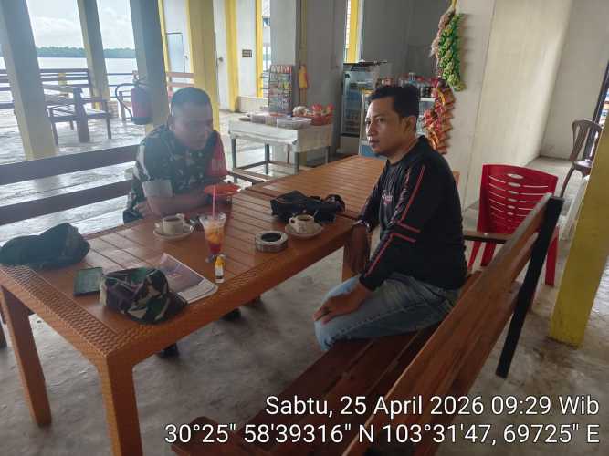 Harmoni di Warung Kopi,Babinsa Pulau Burung Bangun Kedekatan Lewat Diskusi Pagi