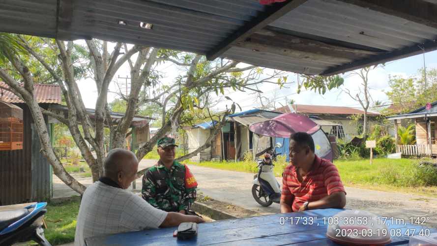 Babinsa Dengarkan Curhatan Warga Jelang Ramadhan