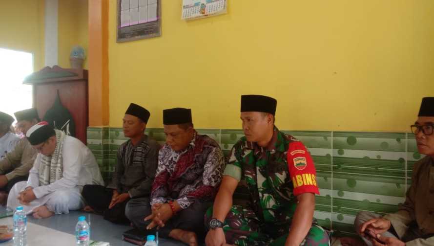 Dengan Peringatan Isra Mi'raj Babinsa Pulau Burung Perkuat Ukhuwah Islamiyyah