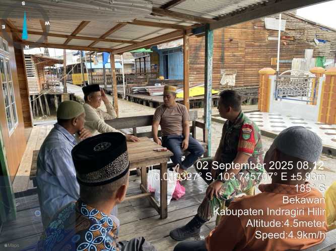 Babinsa Koramil 08/Mandah Proaktif Tangkal Hoax Melalui Komunikasi Sosial